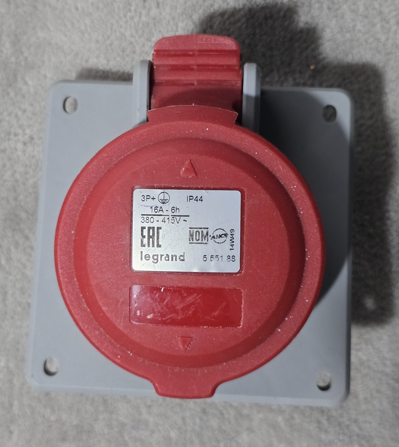 legrand-555188-prise-p17-16a.jpg Prise Industrielle P17 16A 3P+T 380V IP44 - Legrand 555188 – Image 1